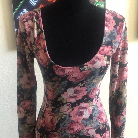 Sparkle and Fade winter Flower Dress. - Picture 7 of 7